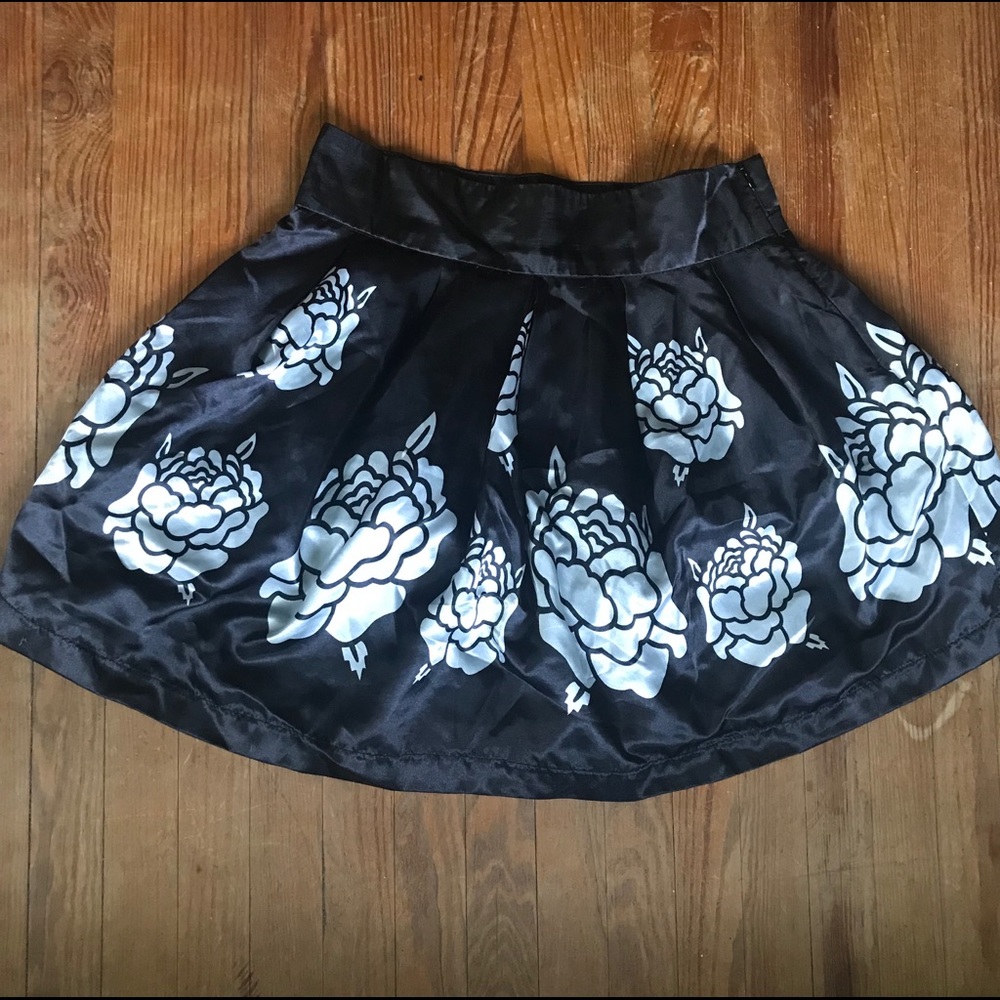 Black and White mini skirt